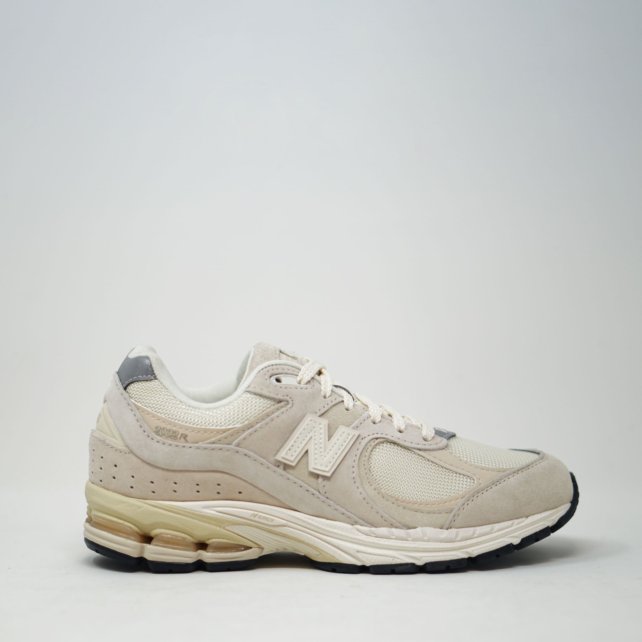 New Balance M 2002 RCC Calm Taupe TRAINERS  - ZIGZAG Footwear