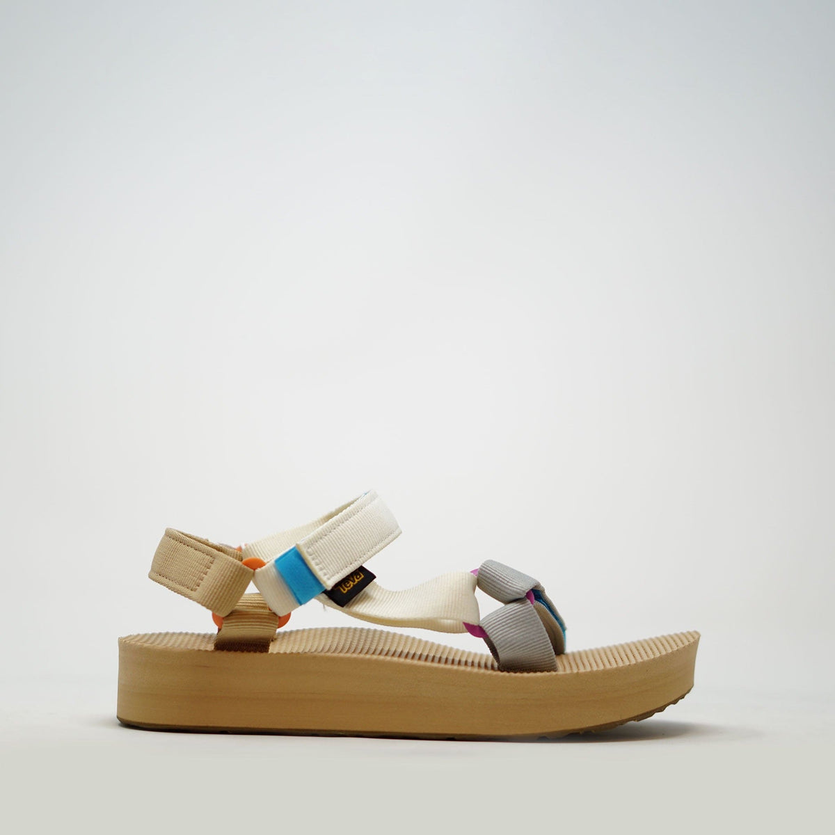 Teva uo exclusive hot sale midform universal sandal